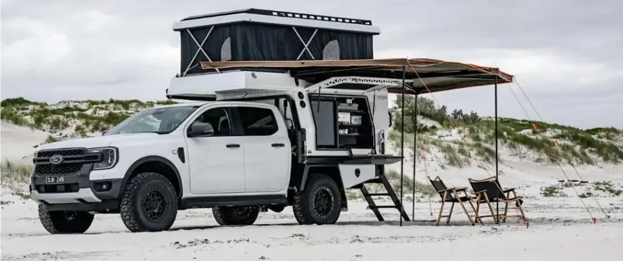 Tray-mount RoamRig slide-on camper